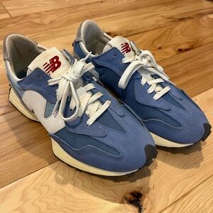 New Balance 327 Sneaker in Blue Size 9